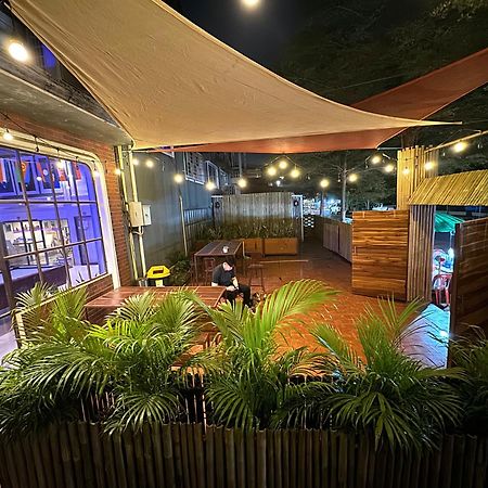 You Empire Hostel & Bar Pakse Exterior foto